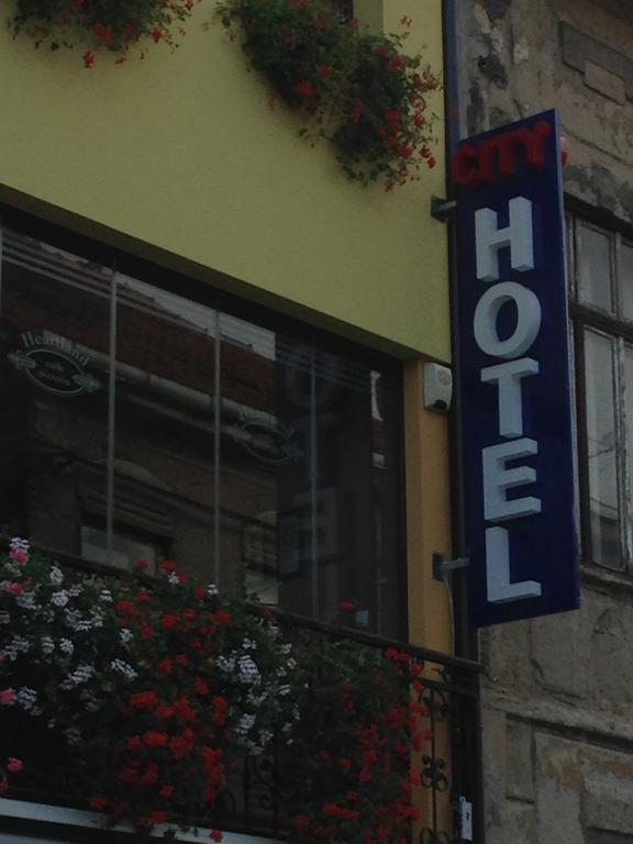Heartland City B&B 图兹拉 外观 照片
