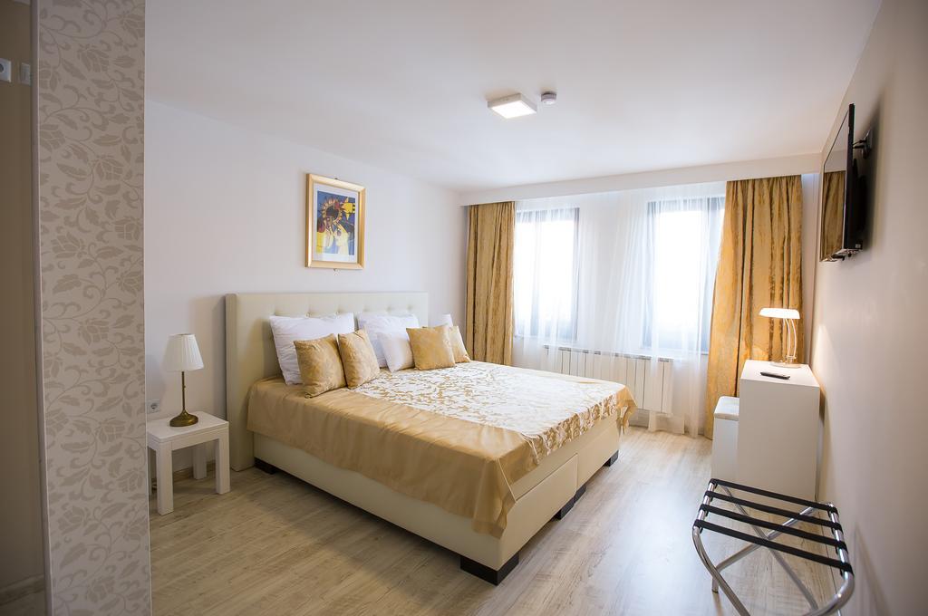 Heartland City B&B 图兹拉 外观 照片