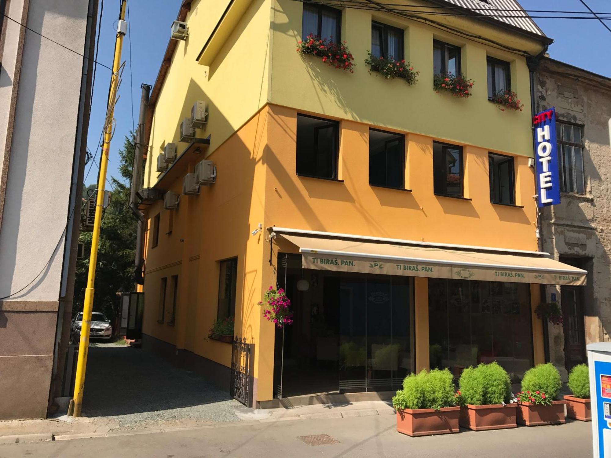 Heartland City B&B 图兹拉 外观 照片