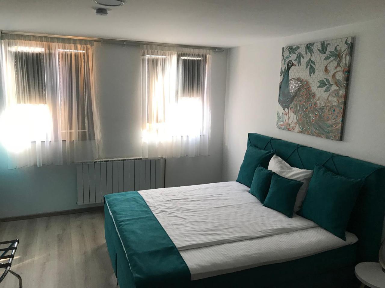 Heartland City B&B 图兹拉 外观 照片