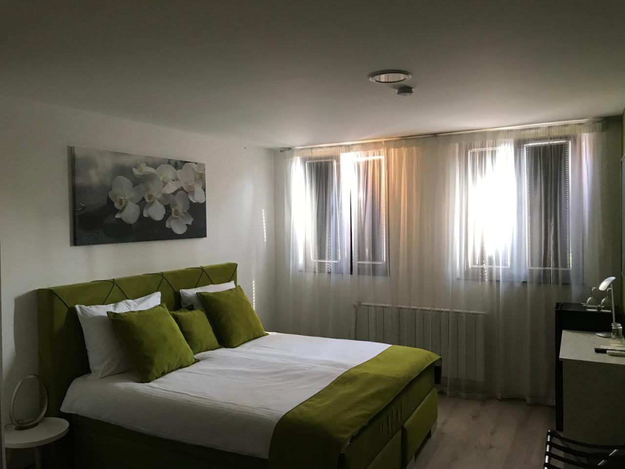 Heartland City B&B 图兹拉 外观 照片