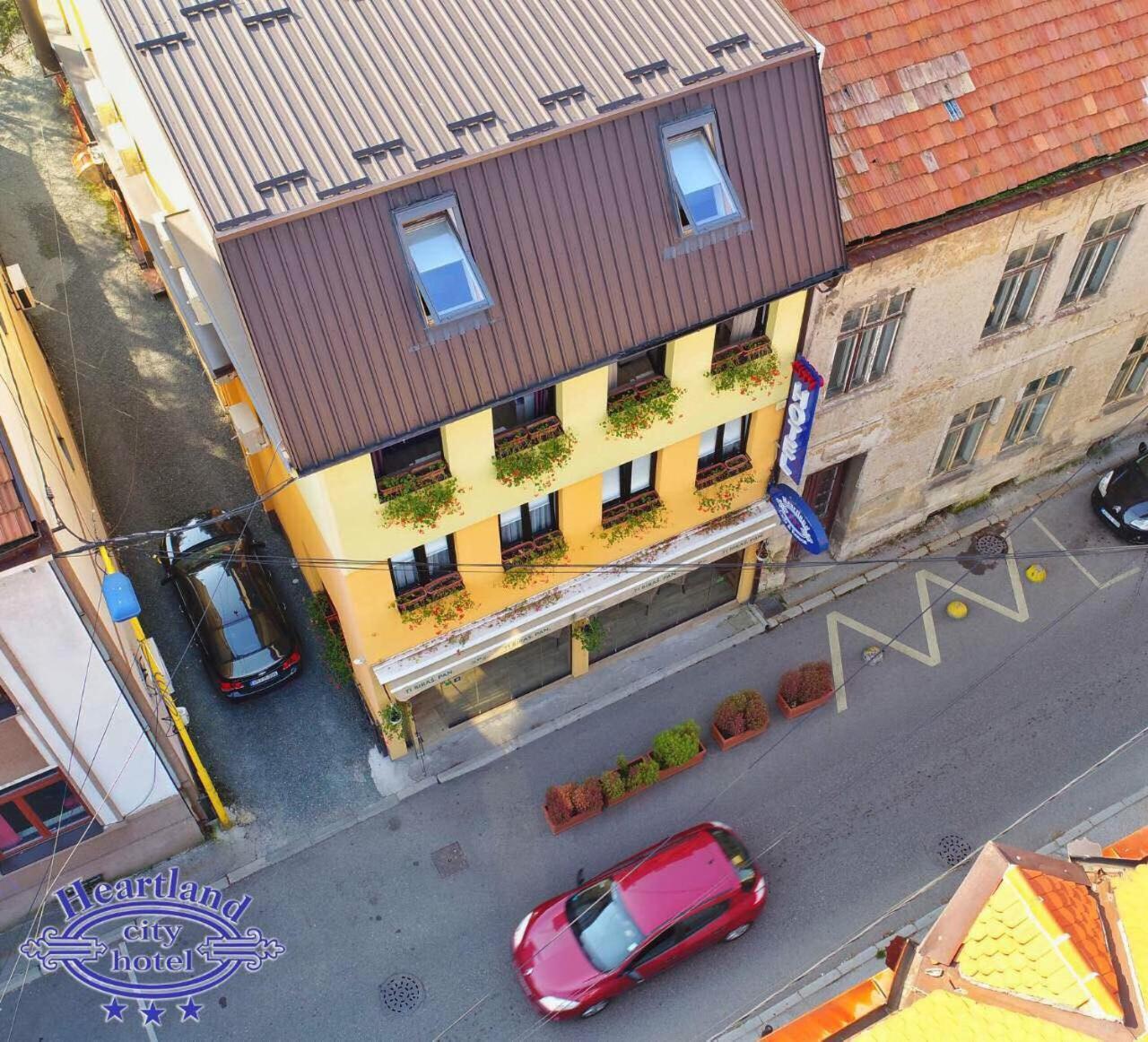 Heartland City B&B 图兹拉 外观 照片